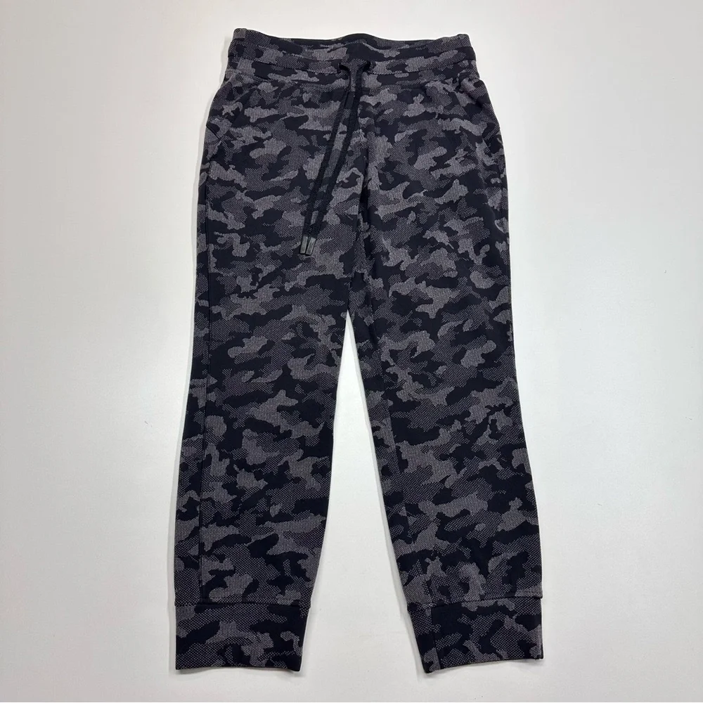 Lululemon Athletica Ready to Rulu Black Camouflage Sweatpant Capris Pants 6